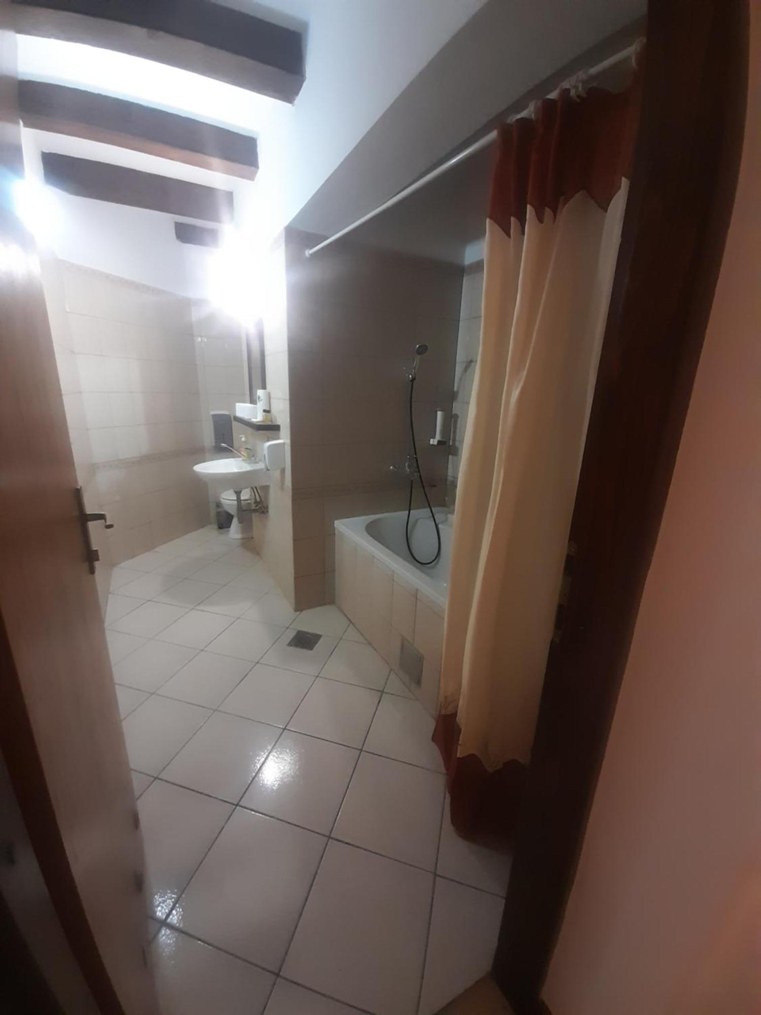 Teuta Palace Dom Faletici Hotel Sarajevo Ngoại thất bức ảnh